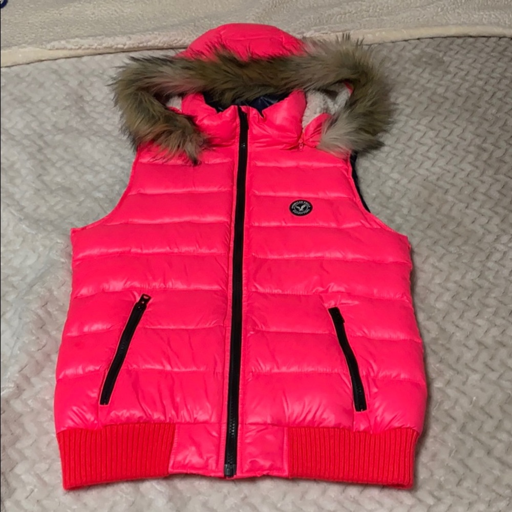 American Eagle Puffer Vest in neon pink